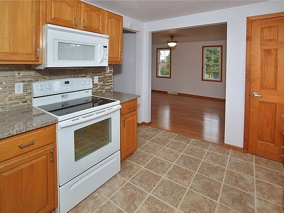 4th image of 2100 Leo St
