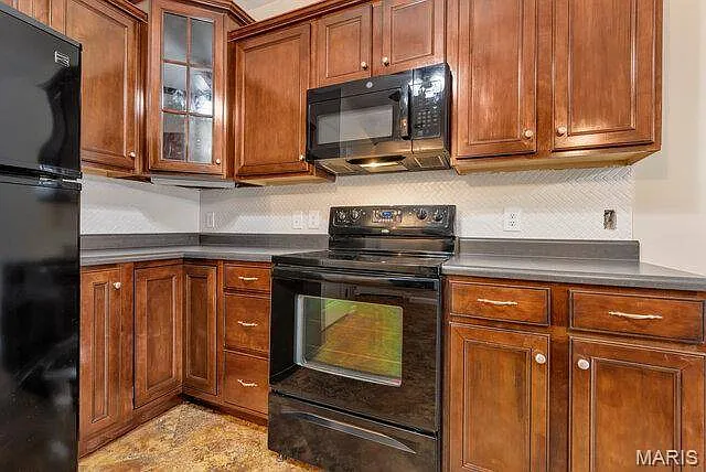 115 Saint James Ct — Photo 5