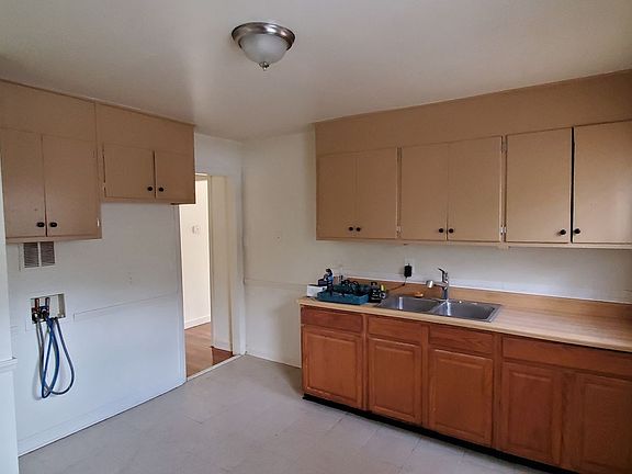 3rd image of 3709 Dawson Ave