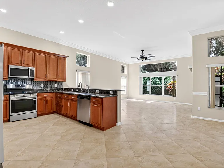 6812 Belmont Shore Dr — Photo 9