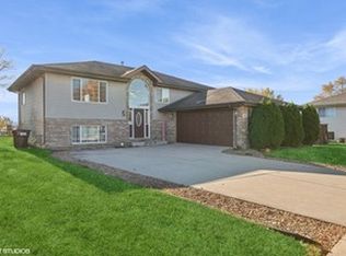 592 Farm View Ct, University Park, IL 60484