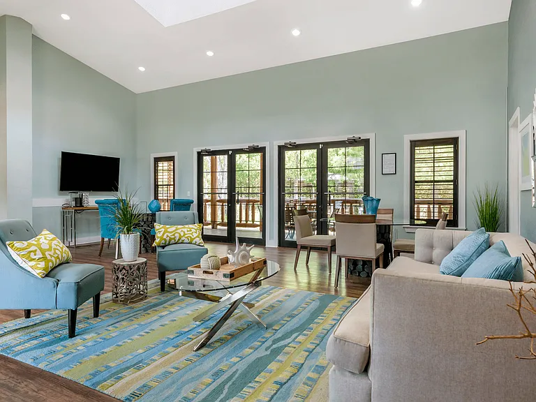 Falcon Trace Apartment Homes — Photo 8