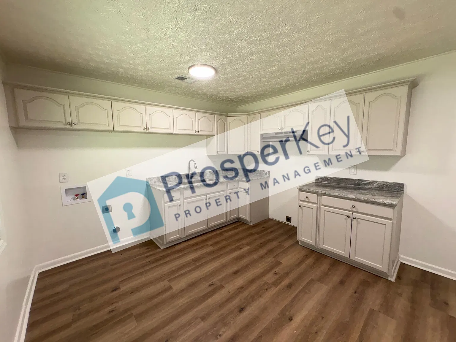 962 Farwell Dr — Photo 3