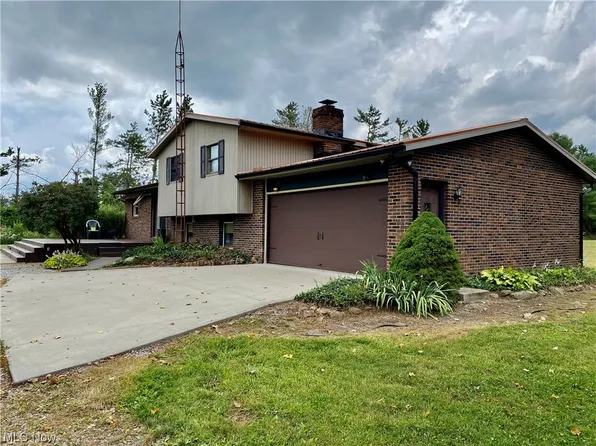 8448 Moravian Trail Rd SE, Uhrichsville, OH 44683