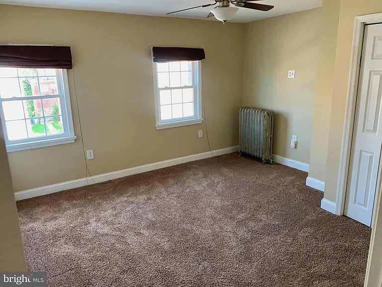 417 Leverington Ave — Photo 10