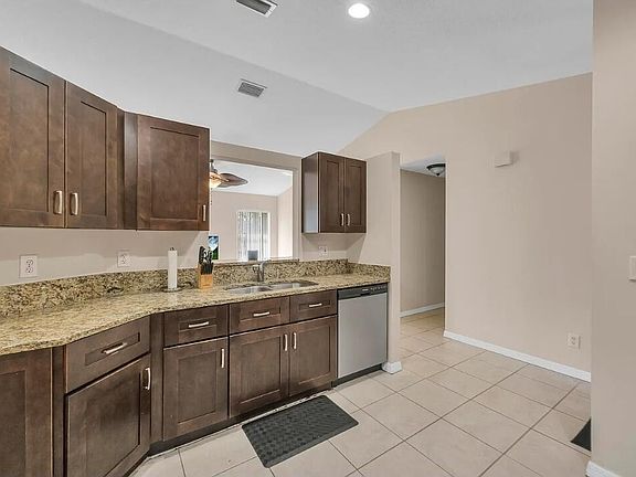 5th image of 2537 SW Deckard Street