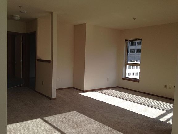 4th image of 424 Yale Ave N #716