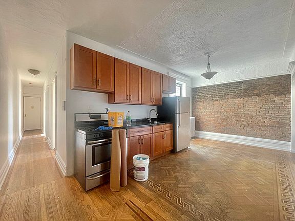 2nd image of 988 Bergen St APT D4