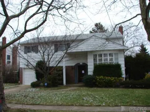 3443 Bertha Dr, Baldwin, NY 11510