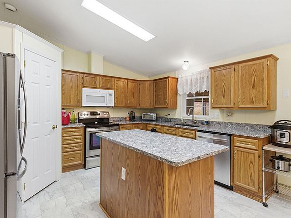 3rd image of 407 Darby Drive