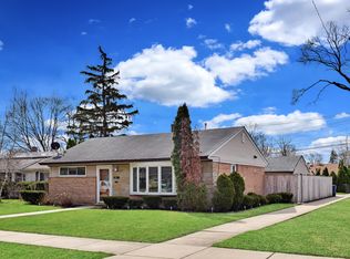 861 E Thacker St, Des Plaines, IL 60016