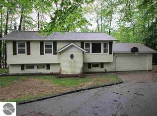 2501 McNab Ct, Traverse City, MI