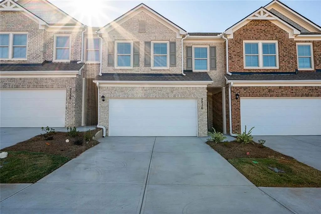 4 bed, 2.5 bath, 1854 sqft, $2,352 — Photo 1