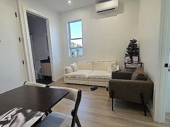 5th image of 313 Linden St APT 2L