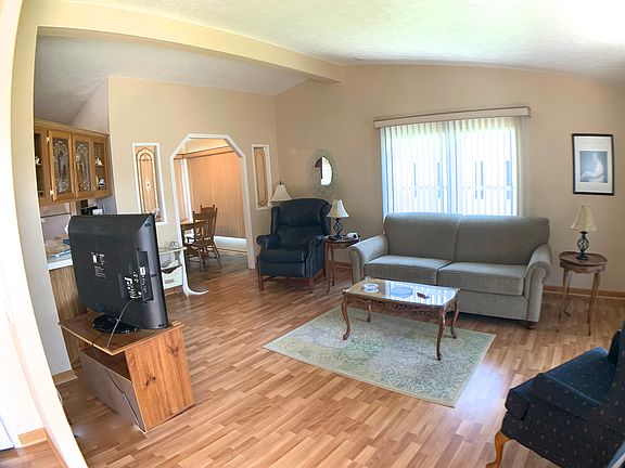 3rd image of 152 Vermont Dr