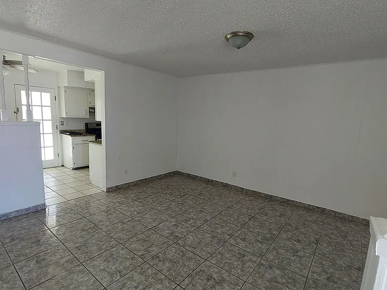 2212 Cumbre Negra St — Photo 5