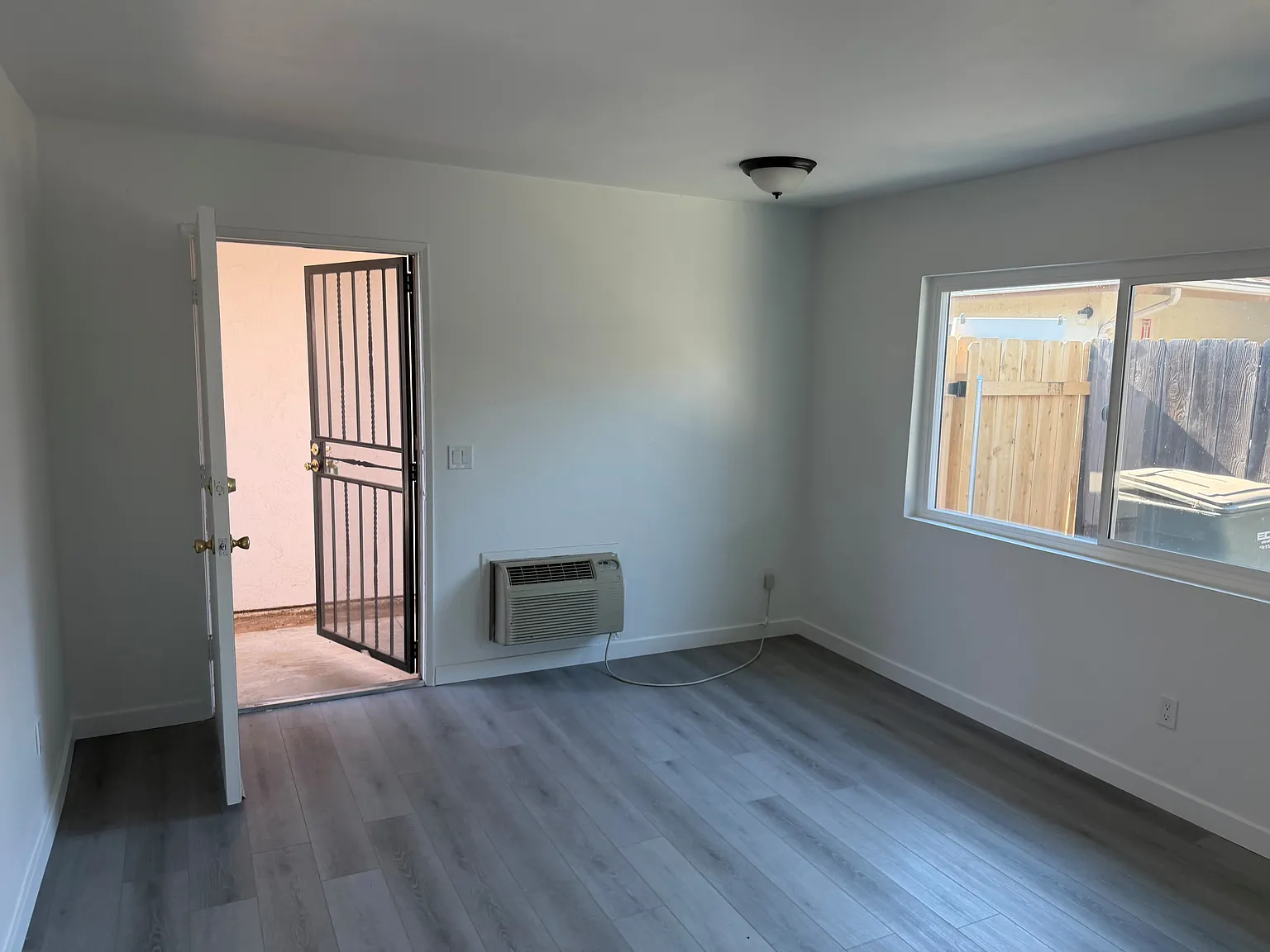 2 bed, 700 sqft, $2,650 — Photo 2