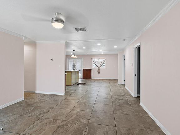 4th image of 4933 Pikes Peak Dr
