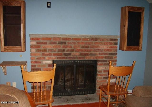 2nd image of 203 Acorn Ln