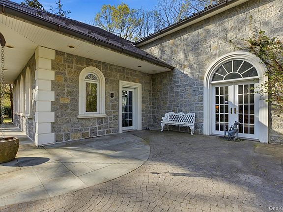 2nd image of 31 W Meadow Road