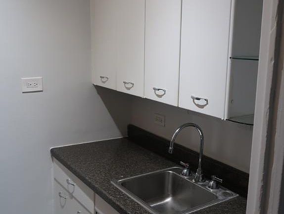 2nd image of 534 W Stratford Pl #906