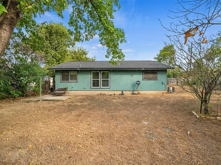 2523 E Stassney Ln — Photo 25