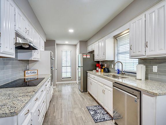 5th image of 2404 Kingsridge Dr