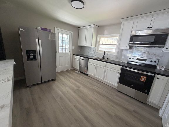 5th image of 1661 Jeanette Ave
