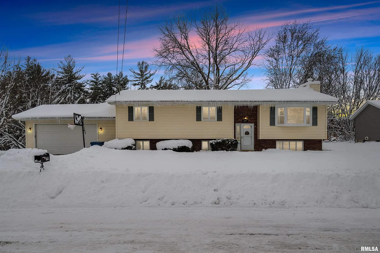 209 W 28th Ave photo 1
