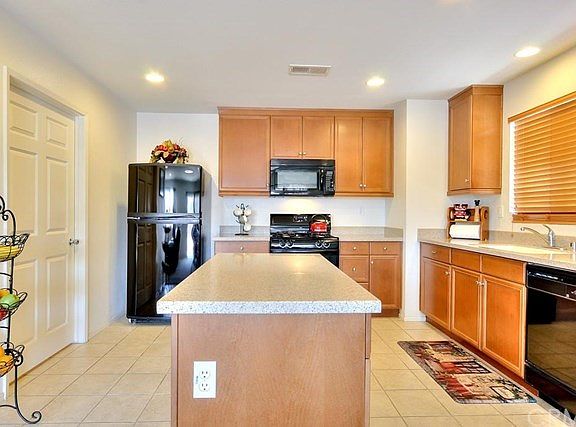 3rd image of 7350 Prairie Island Cir