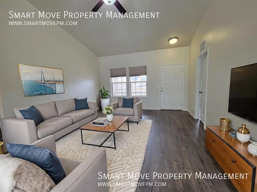 Single level 4 bedroom + Office in Meridian. Park & Pool across the Street! — Photo 3