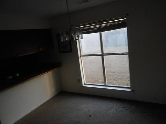 5th image of 3465 Laurel Dr