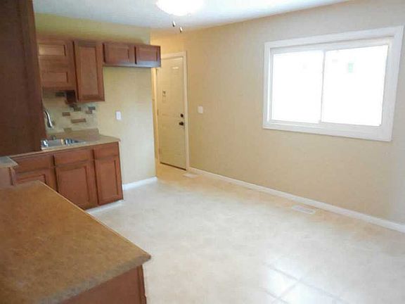 2nd image of 889 Weinland St