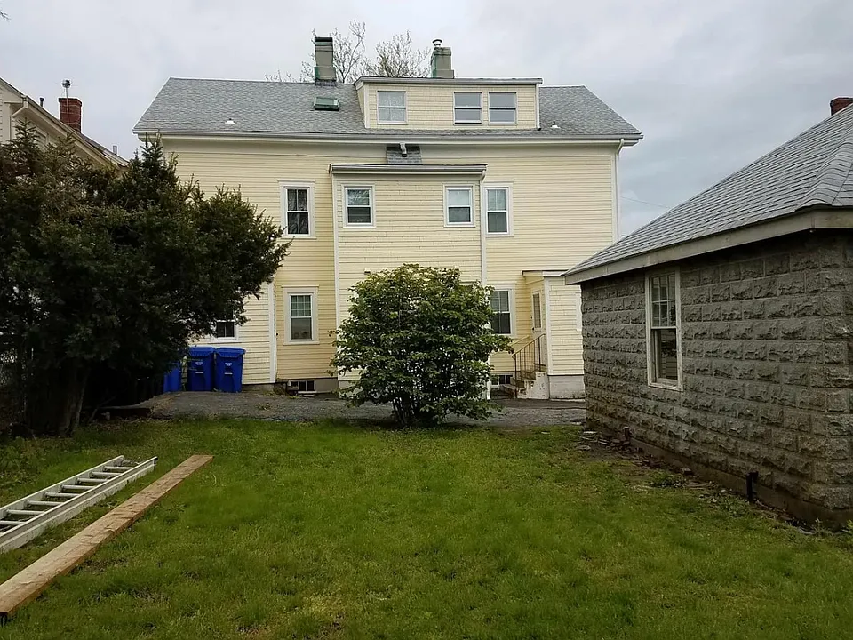 32 Dearborn St #5