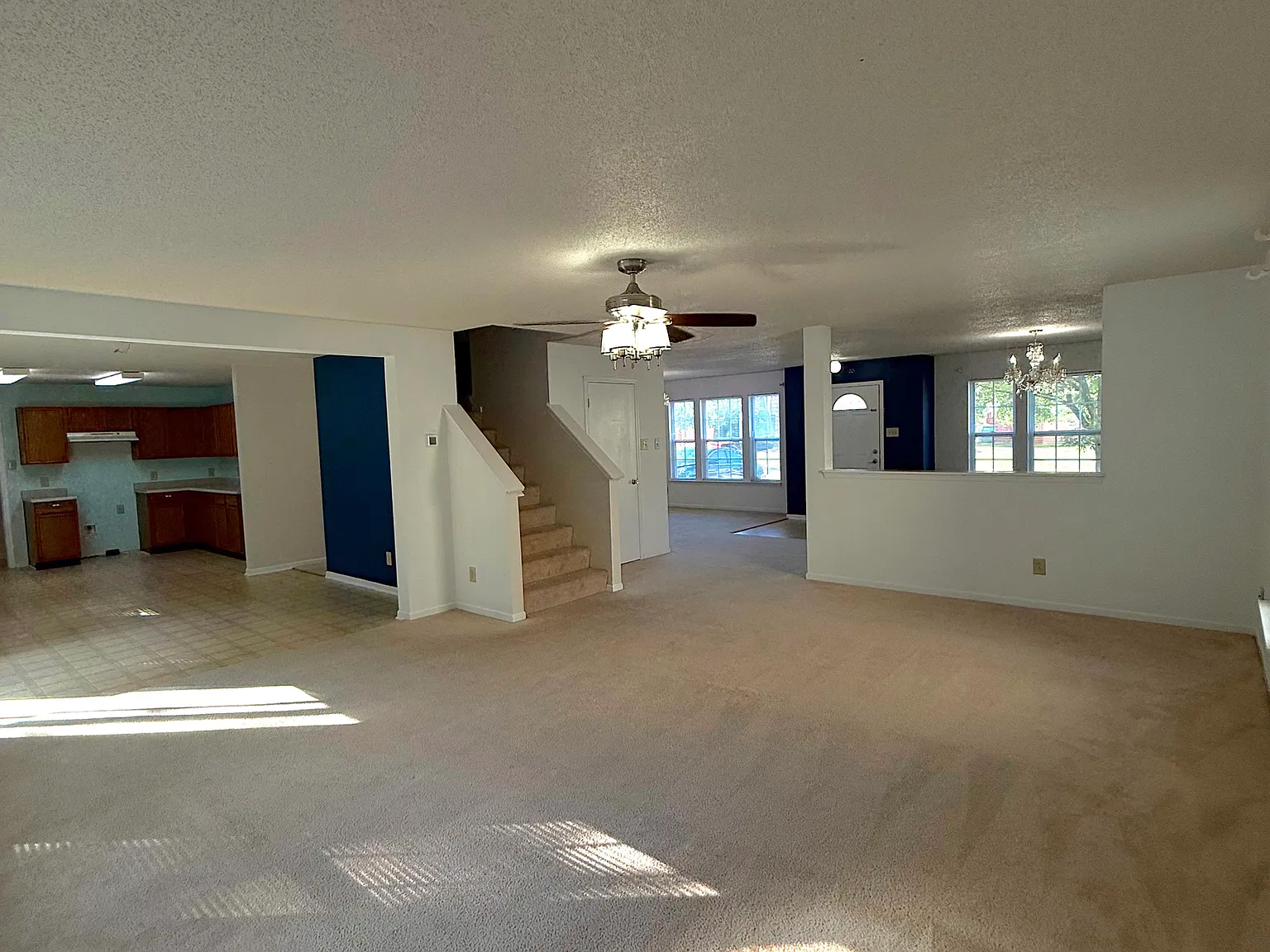 4 bed, 2.5 bath, 3026 sqft, $2,200 — Photo 4