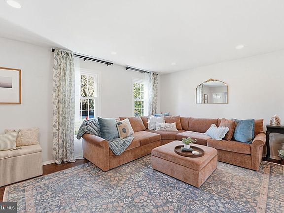 5th image of 16905 Briardale Rd