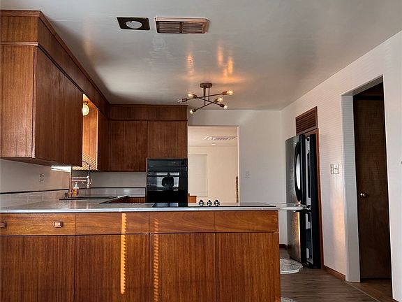 3rd image of 620 SE Ireland Street