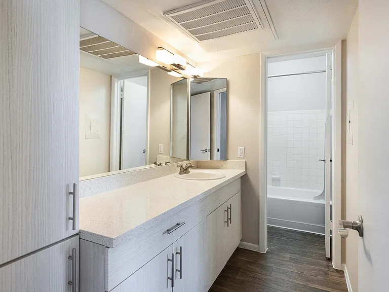 Arcadia Villa Apartments — Photo 8