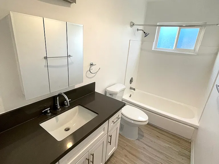 00-360 Lime Ave #202 — Photo 8