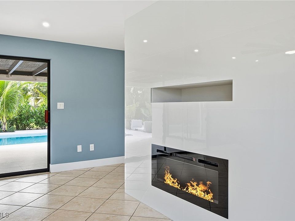 1st image of 1560 Ricardo Ave