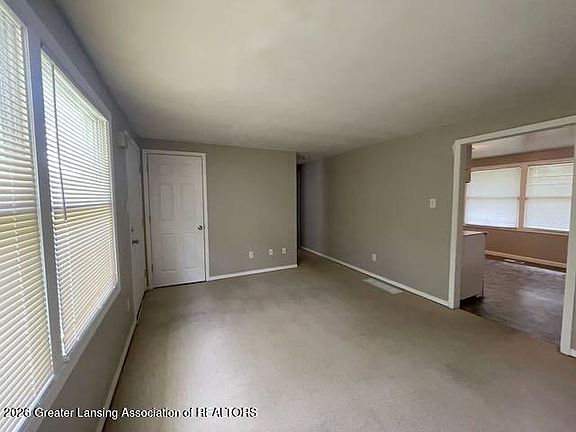 5th image of 411 Sawyer Rd
