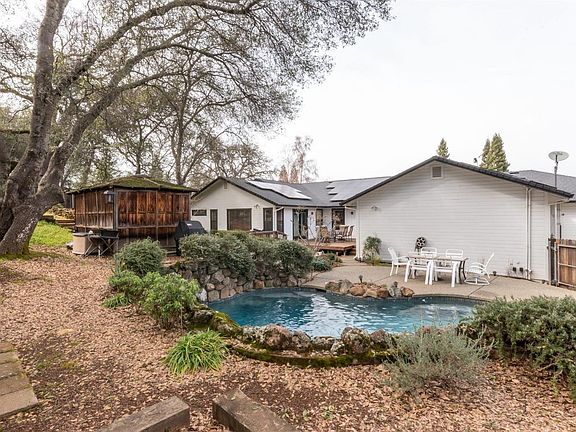 4th image of 3232 Western Dr