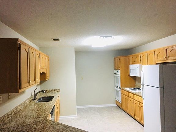 4th image of 9846 Brimfield Dr