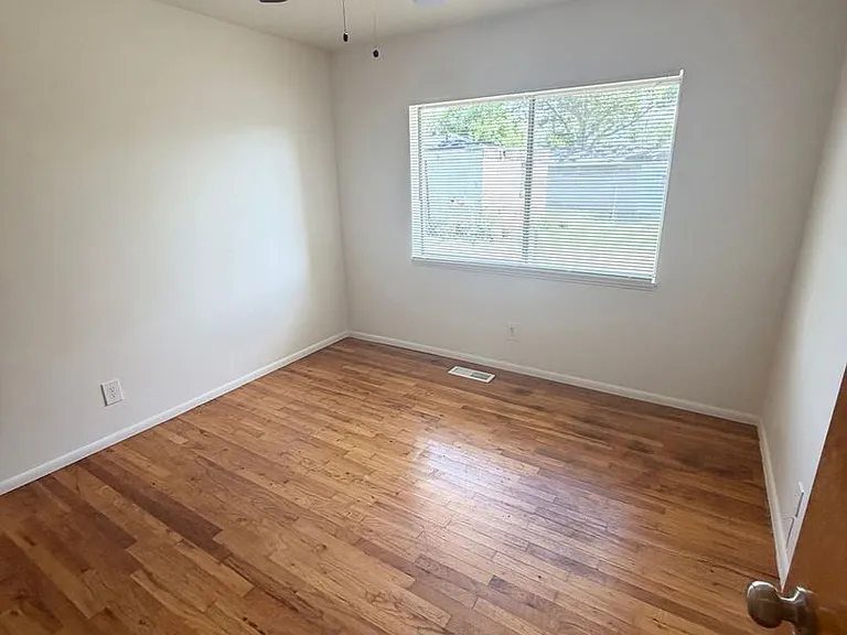 2622 S Green St — Photo 6