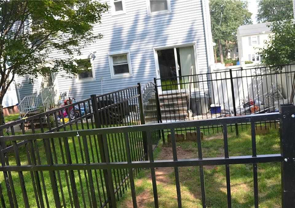 2nd image of 541 Olive Pl