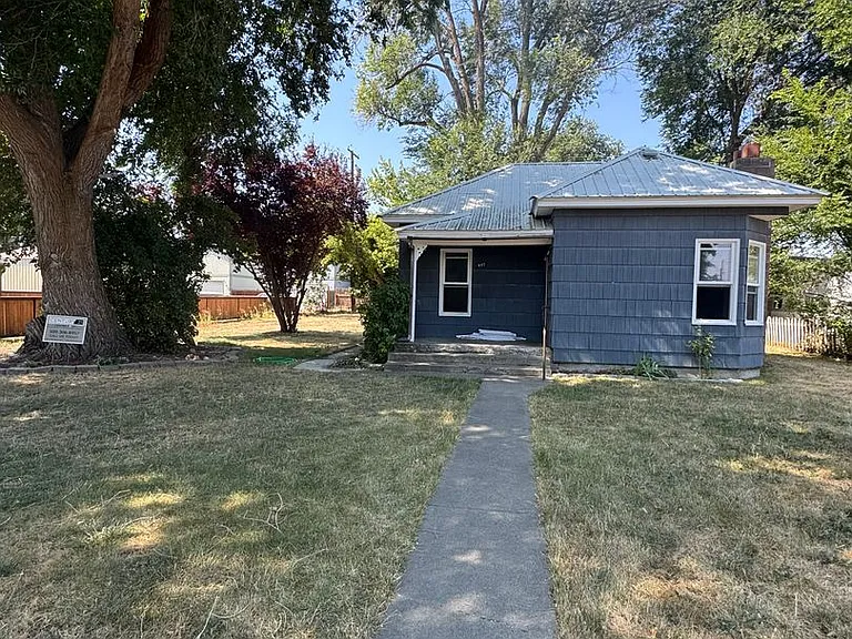407 N Lincoln St — Photo 1