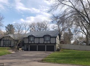 9805 Oak Ridge Trl, Minnetonka, MN 55305