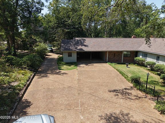 3rd image of 731 Academy Dr
