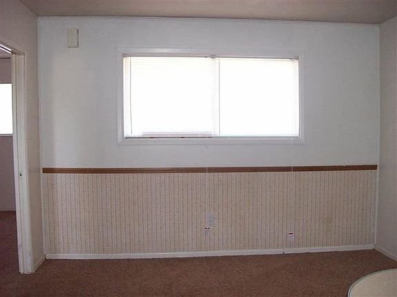 3rd image of 725 W Manana Blvd