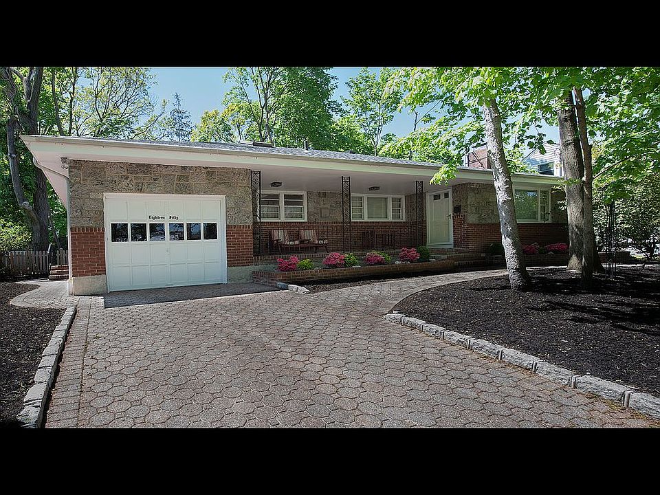 1st image of 1850 Lake Dr W